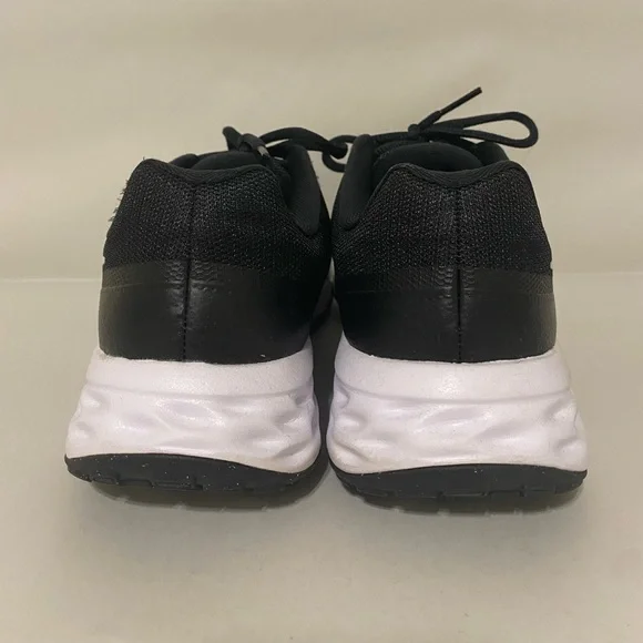 Black and white Nike running shoes. New. Size 9.5. - Picture 2 of 4